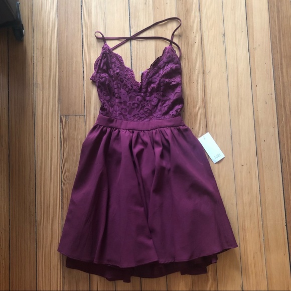 Tobi Lace Mini Dress - burgundy - Picture 1 of 6